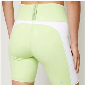 NWT Women FOURLAPS PLYO Short In‎ Tomatillo (Green)/White - Size L
